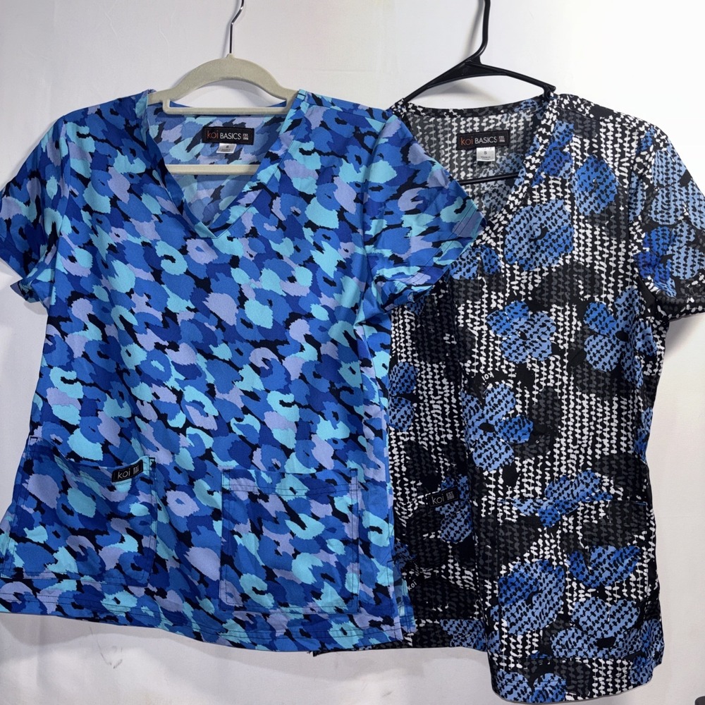 KOI Scrub Top Small Blue Black  Lot of 2 Style 384 Leslie Blue Camo Blue Floral